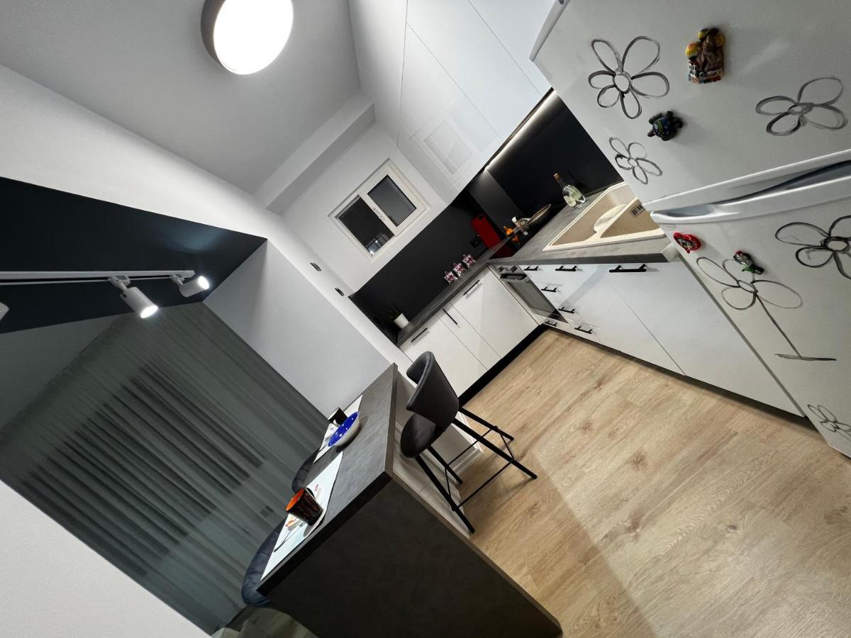 Amion Apartment In Center Of Tiran Dış mekan fotoğraf